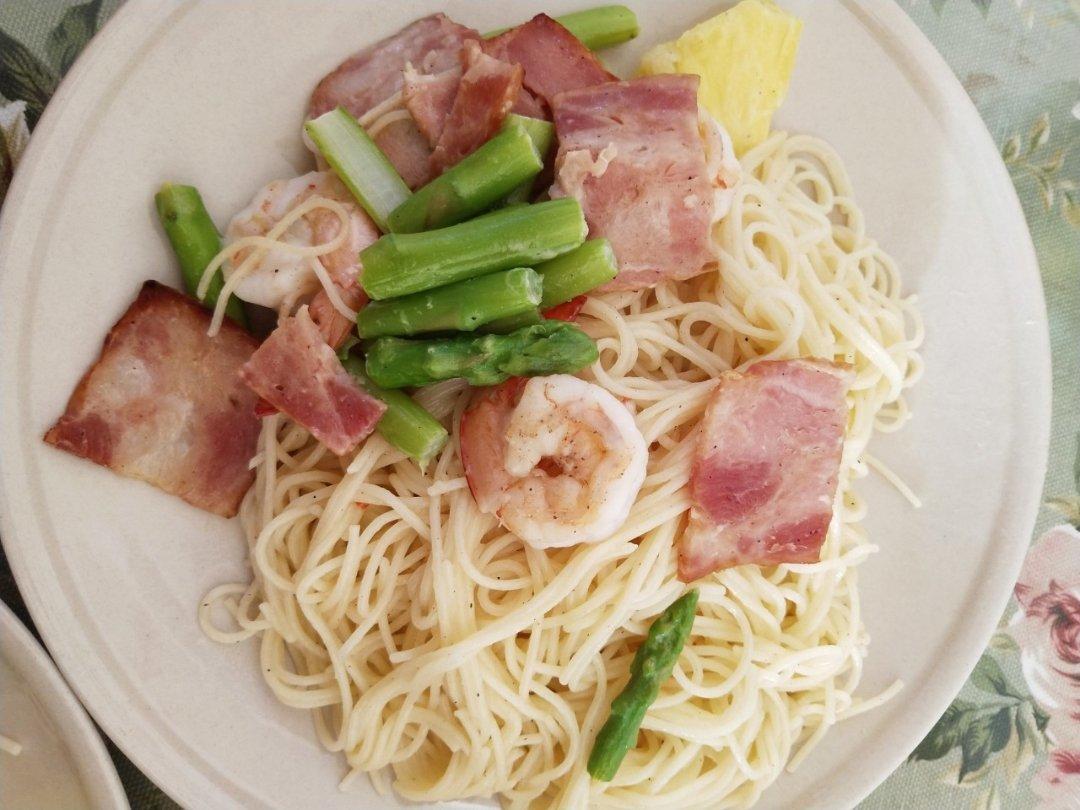 鲜虾培根芦笋意面