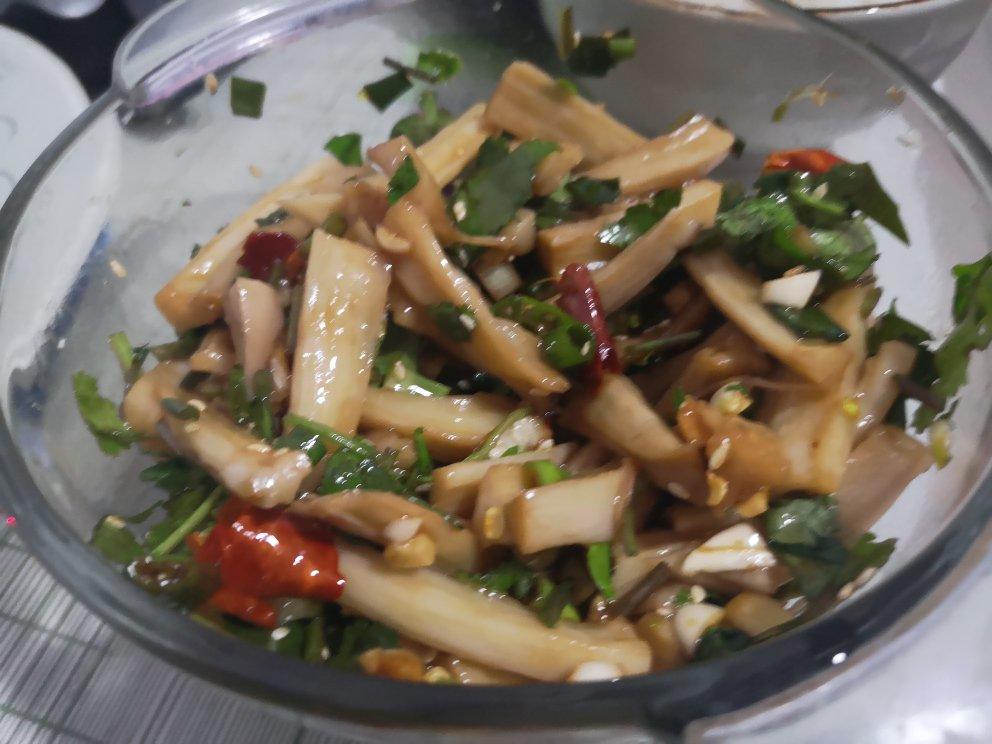 比肉还好吃的【手撕凉拌杏鲍菇】，上桌扫光光