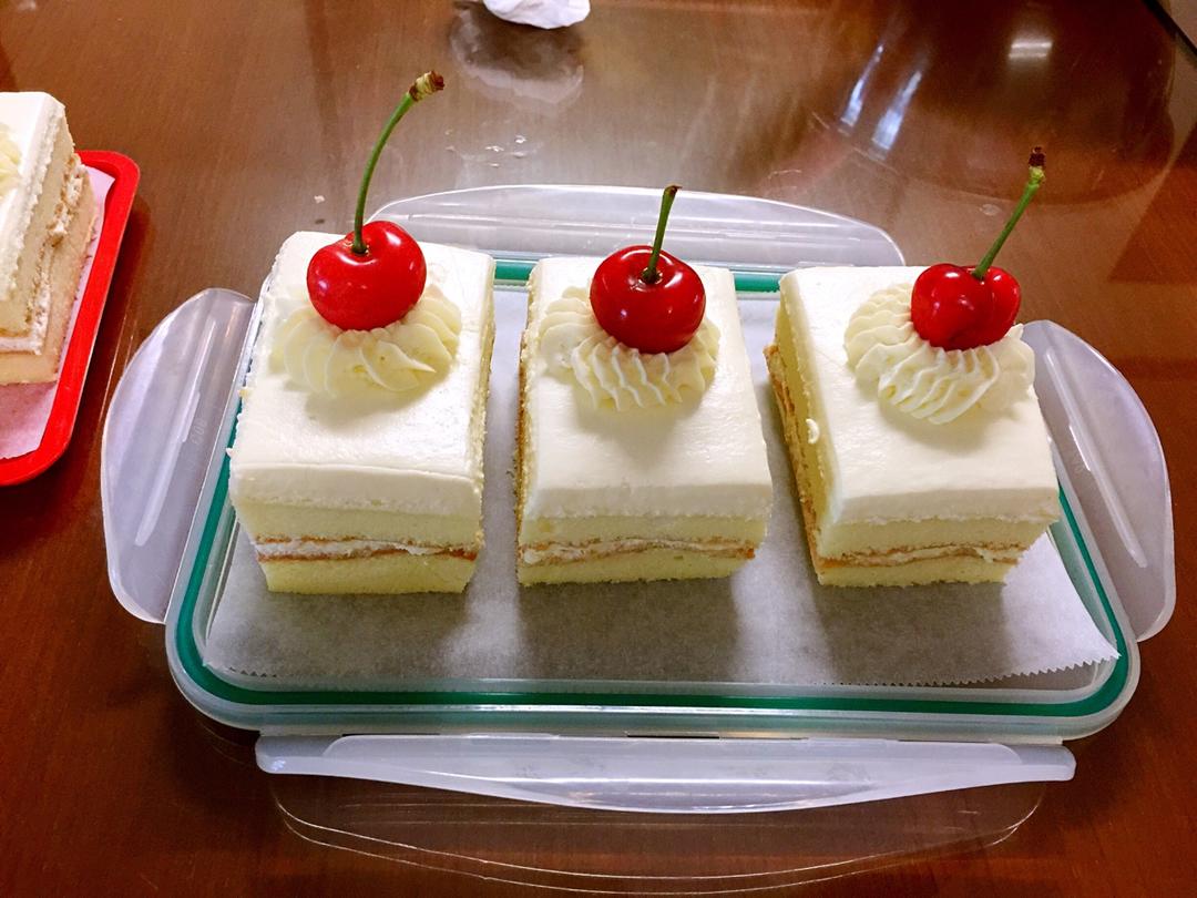 镇虎灵牛做的如何做简单又逼格高的方形奶油蛋糕