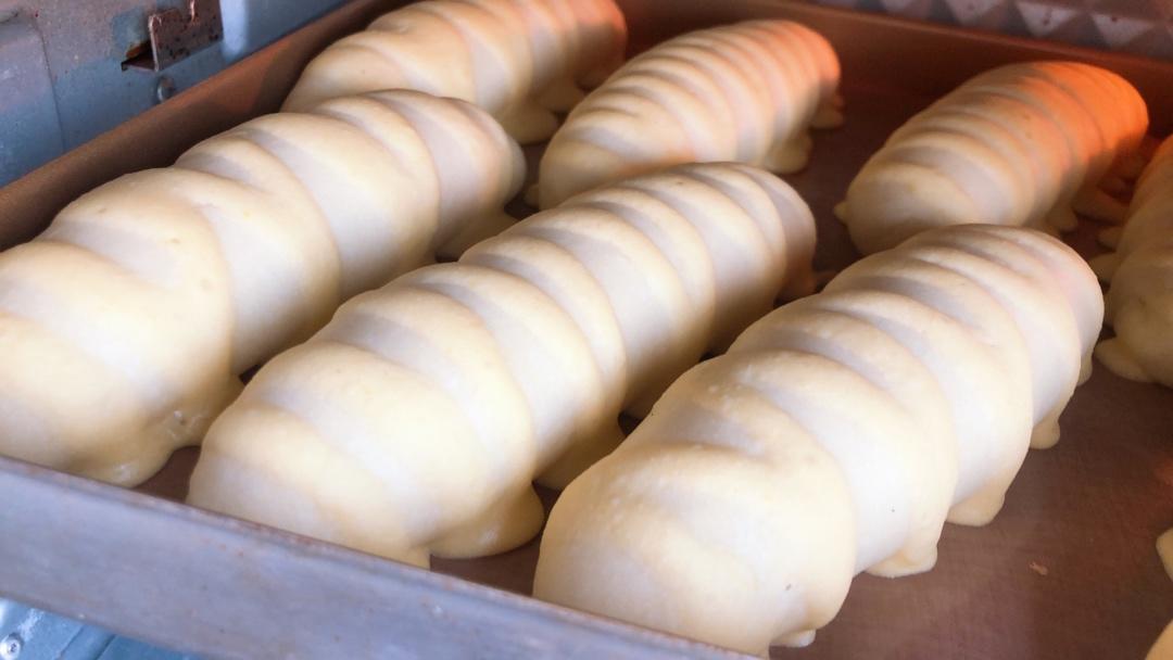 草莓奶露维也纳【毛毛虫面包】