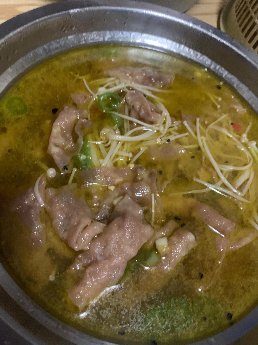 酸汤金针菇肥牛卷