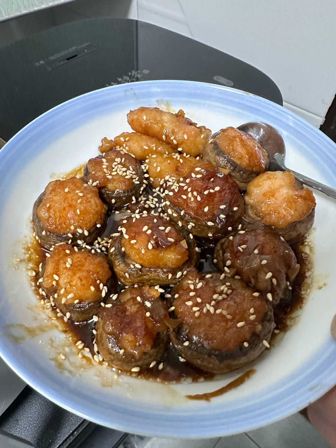 一口爆汁的虾滑酿口蘑