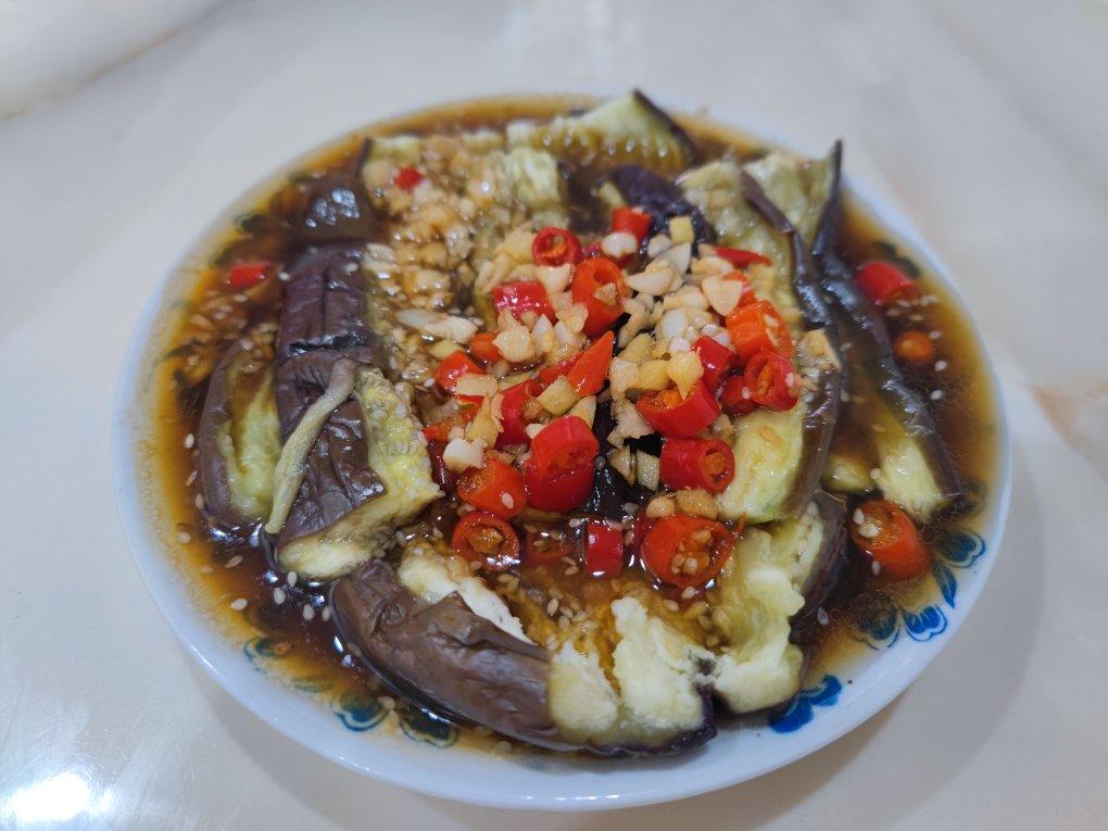 朝灯嘻做的蒜蓉蒸茄子