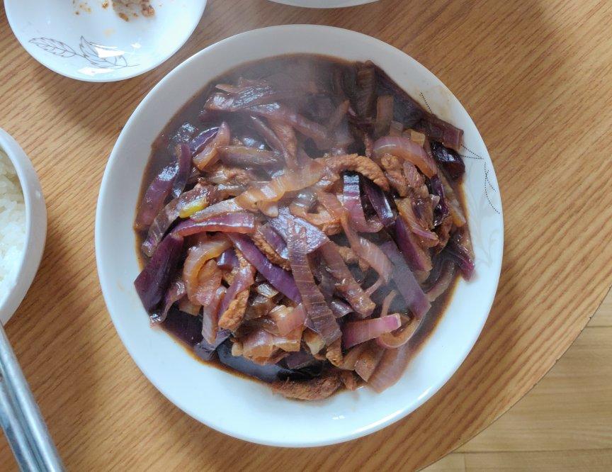 洋葱炒肉
