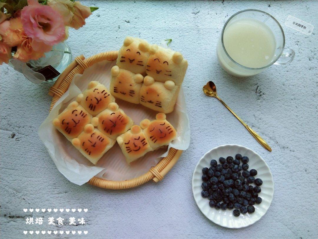 蜜红豆挤挤卡通小面包