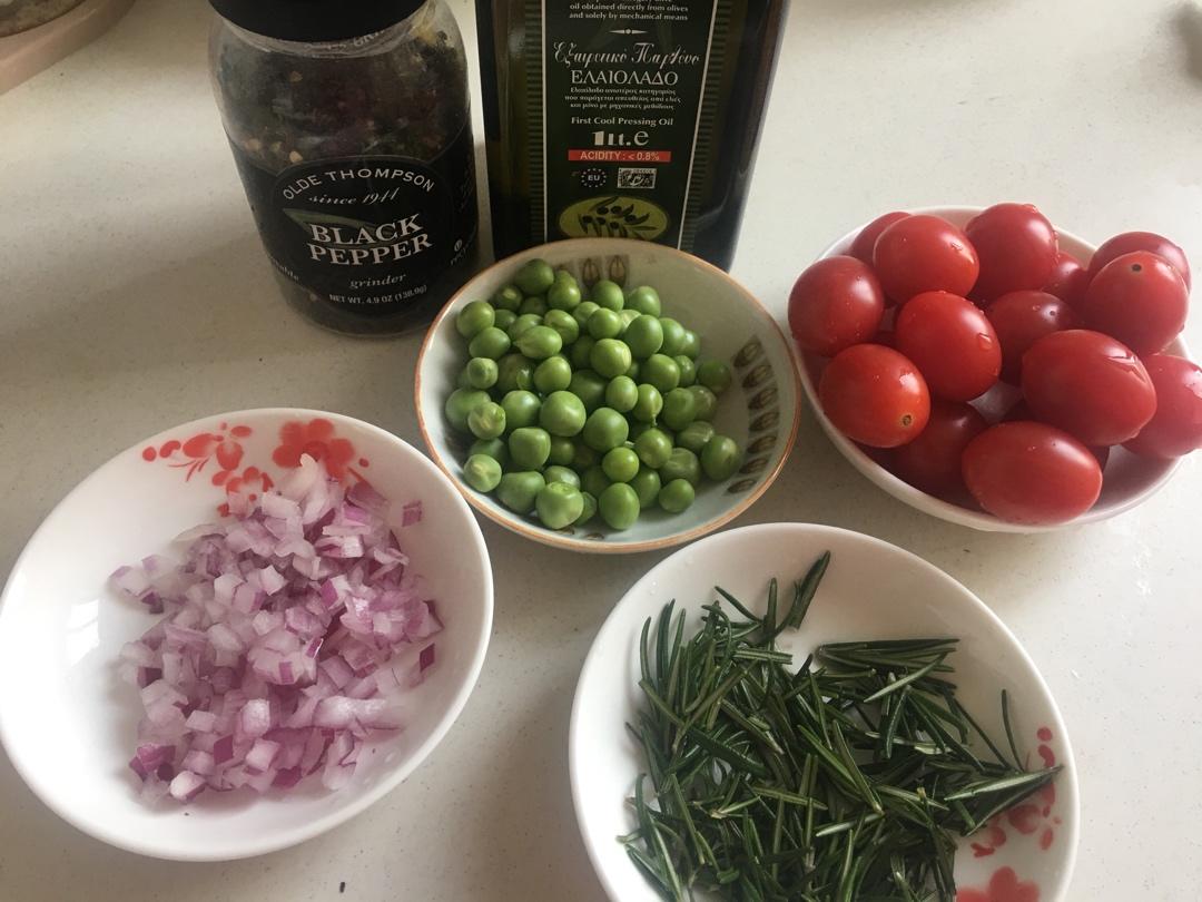 迷迭香番茄青豆佛卡夏Focaccia layered with rosemary tomatoes&peas——北鼎烤箱食谱