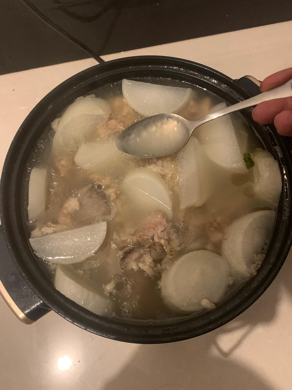 萝卜炖大骨头汤(步骤简单好记！后面附有“不辣”的“沾水味碟”方子)