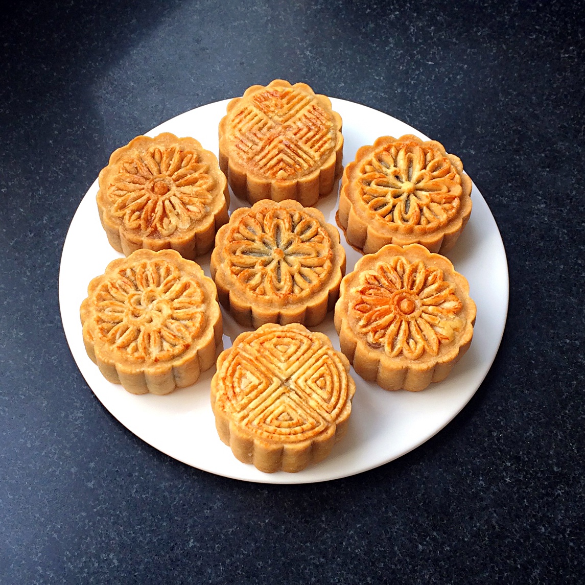 广式月饼—蛋黄莲蓉月饼