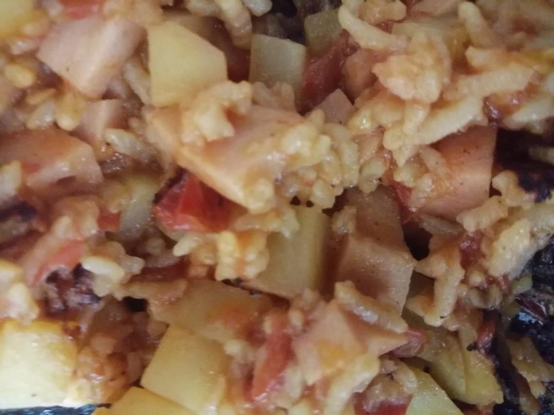 番茄土豆酱汁炒饭