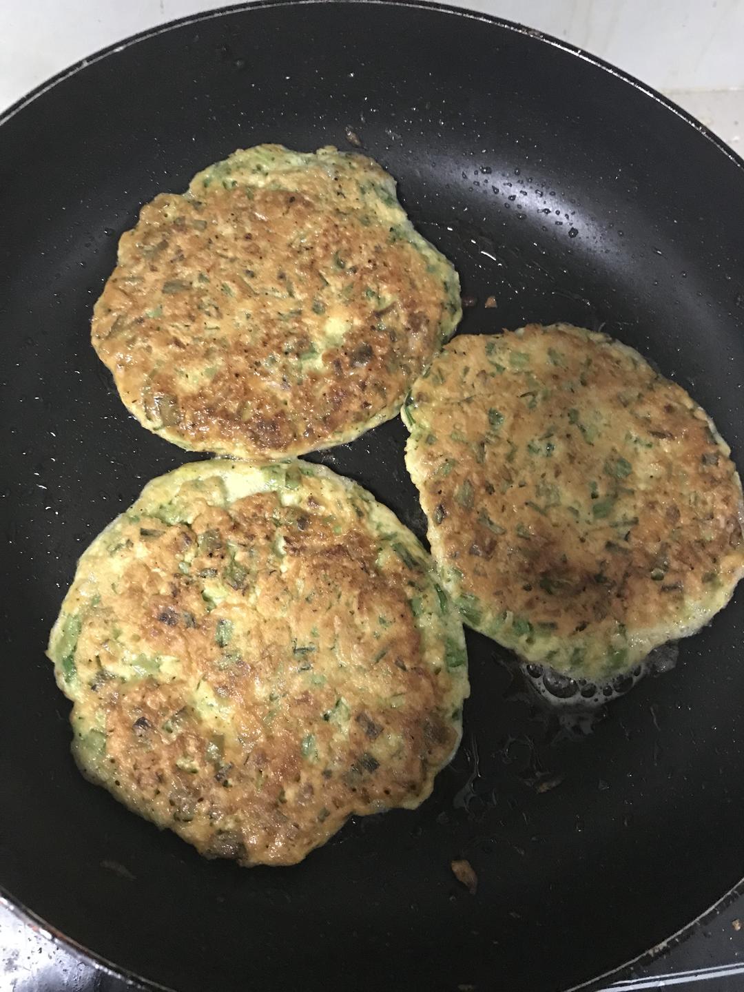 海鲜韭菜鸡蛋煎饼的做法