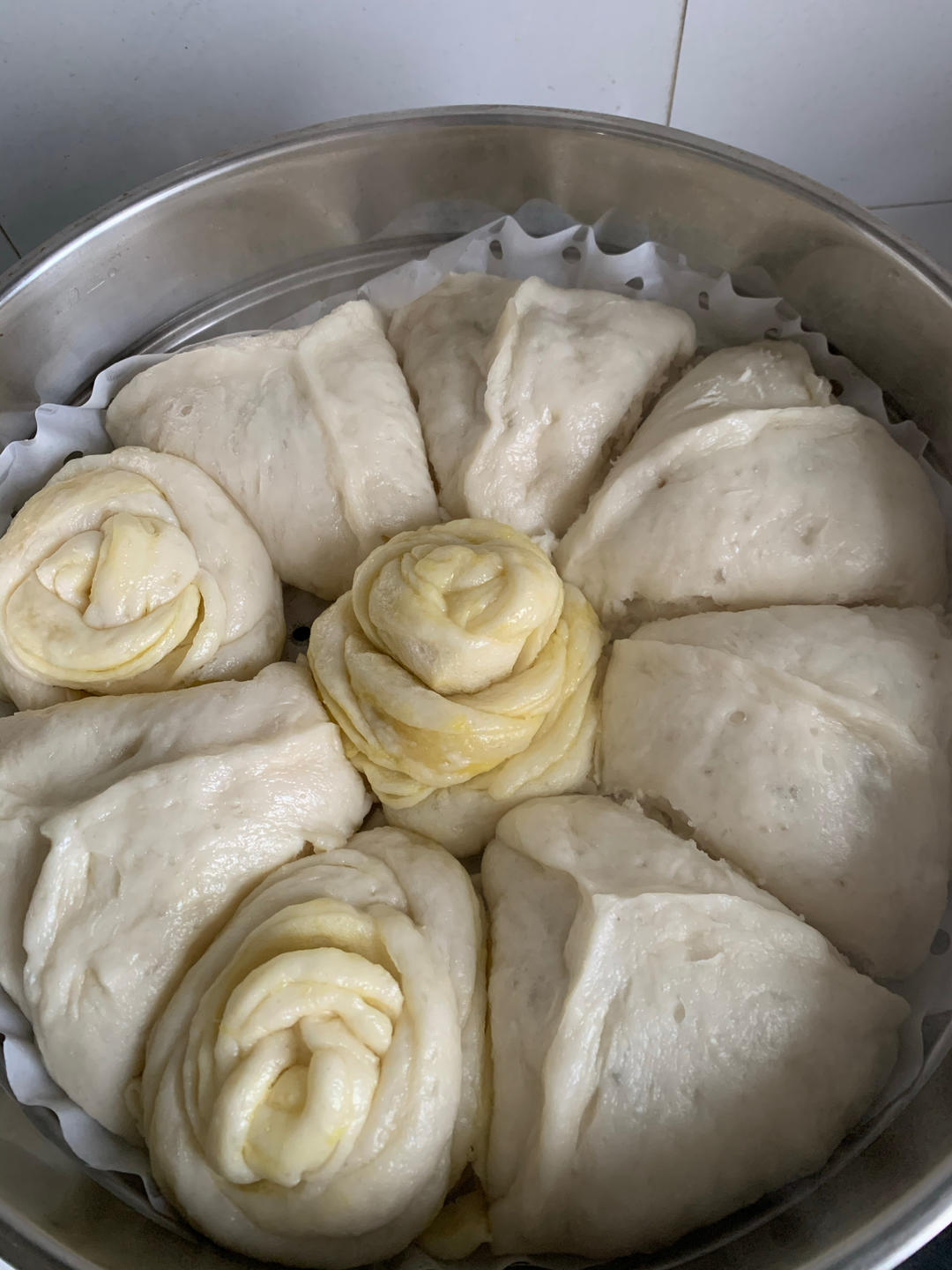 手把手教你蒸既简单又好看又好吃的花花朵🌺花卷（动图图解，一次发酵）