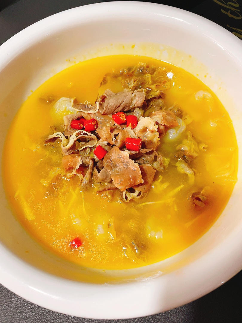 酸汤金针菇肥牛卷