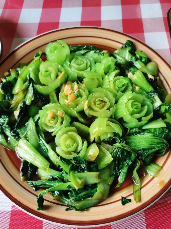 今天来一道健康有颜值的青菜，做法超级简单，你get到了吗？
