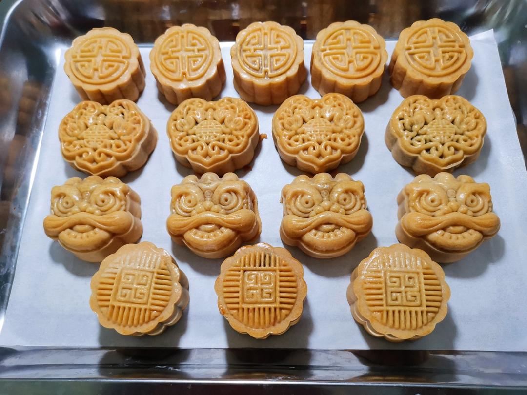 广式月饼—蛋黄莲蓉月饼