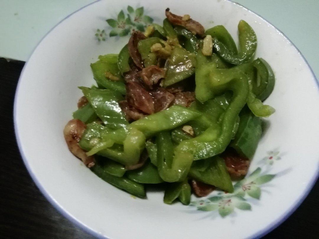 腊肠炒青椒