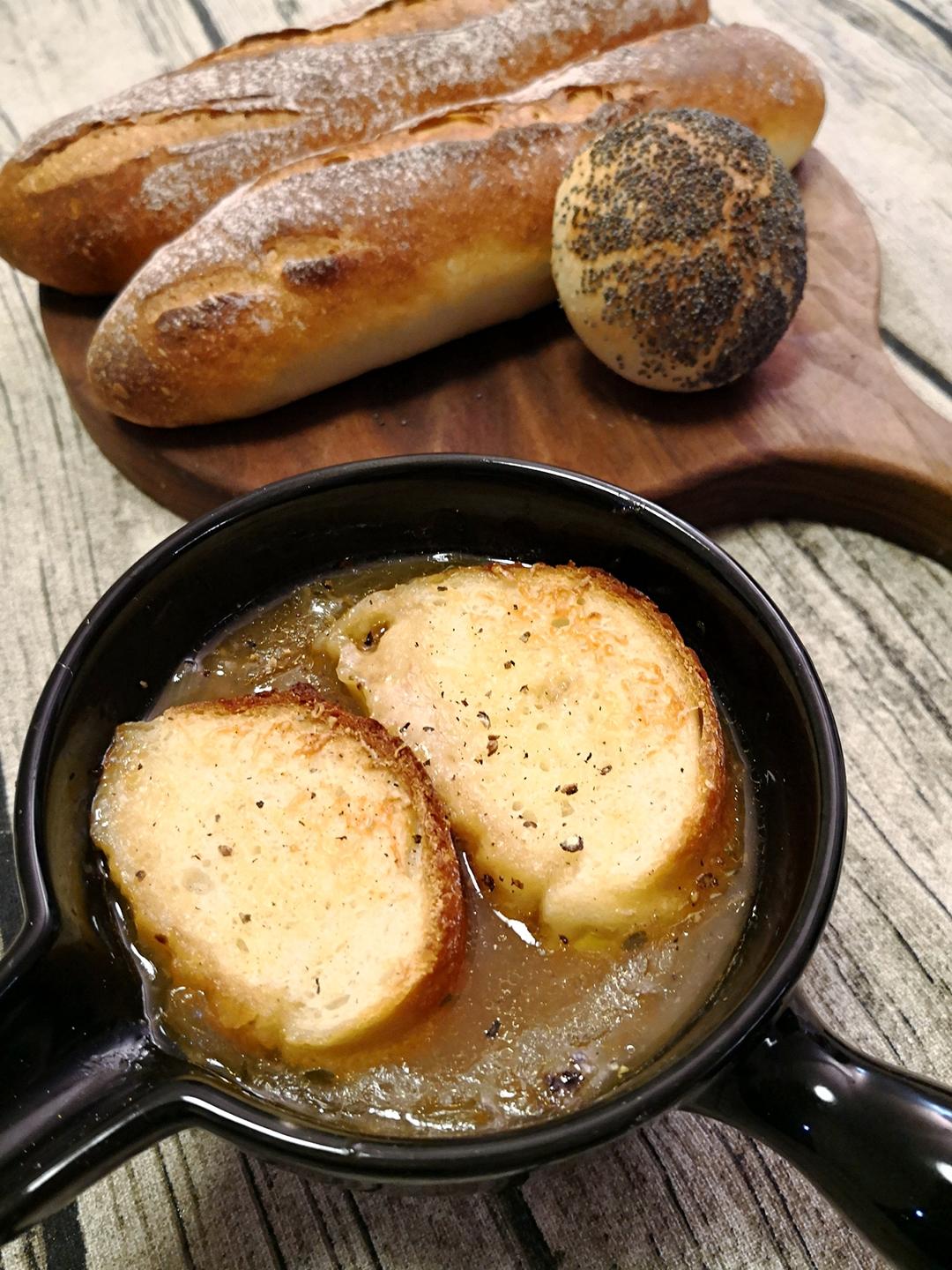 铸铁锅法式洋葱汤的做法