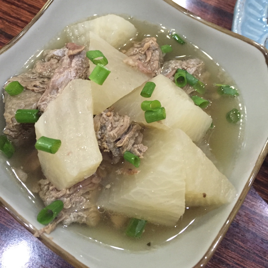 白萝卜牛腩汤