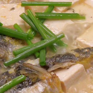黄骨鱼炖豆腐的做法 步骤3