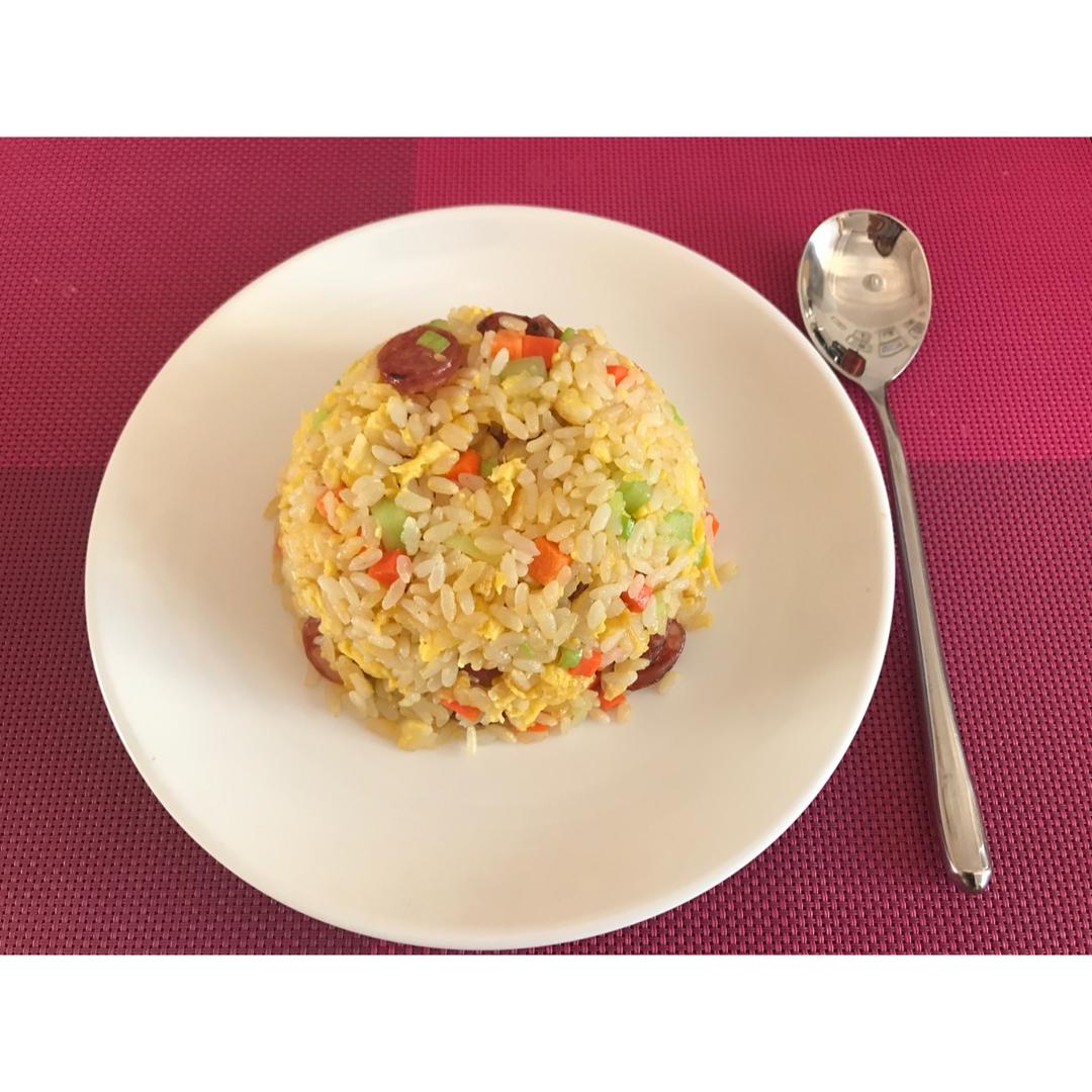 粒粒黄金腊肠炒饭（简易版）
