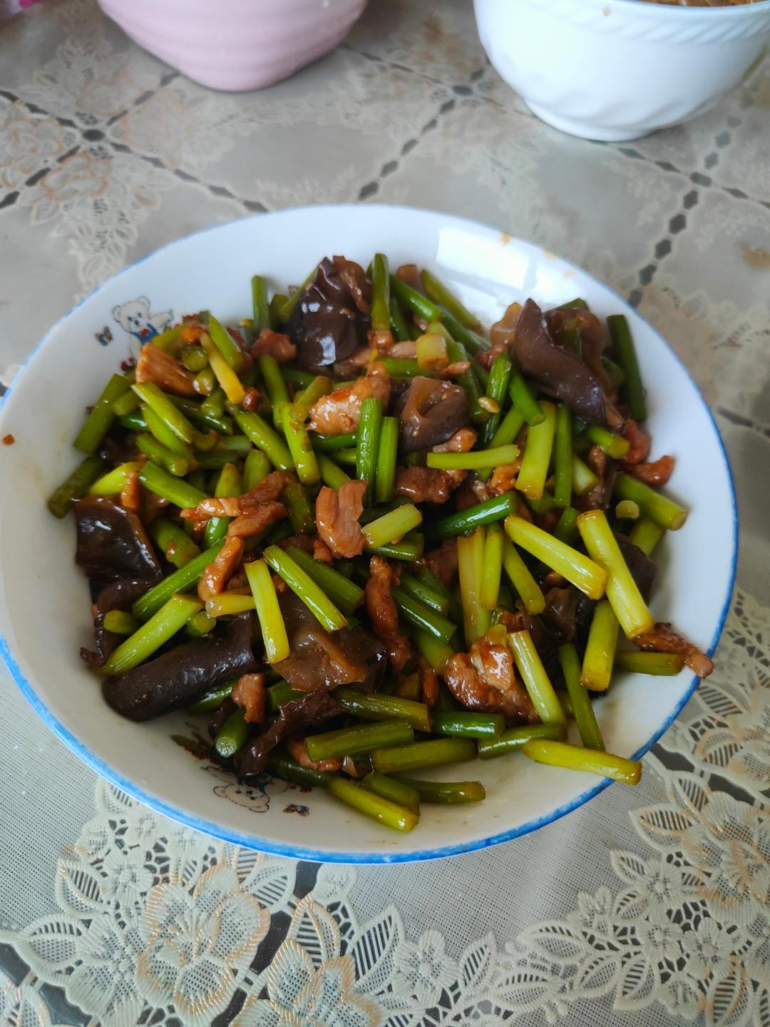 简单易做的下饭菜－蒜苔炒肉