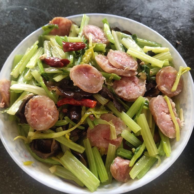 西芹炒腊肠（热菜）