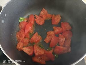 低脂低卡的番茄金针菇汤的做法 步骤5