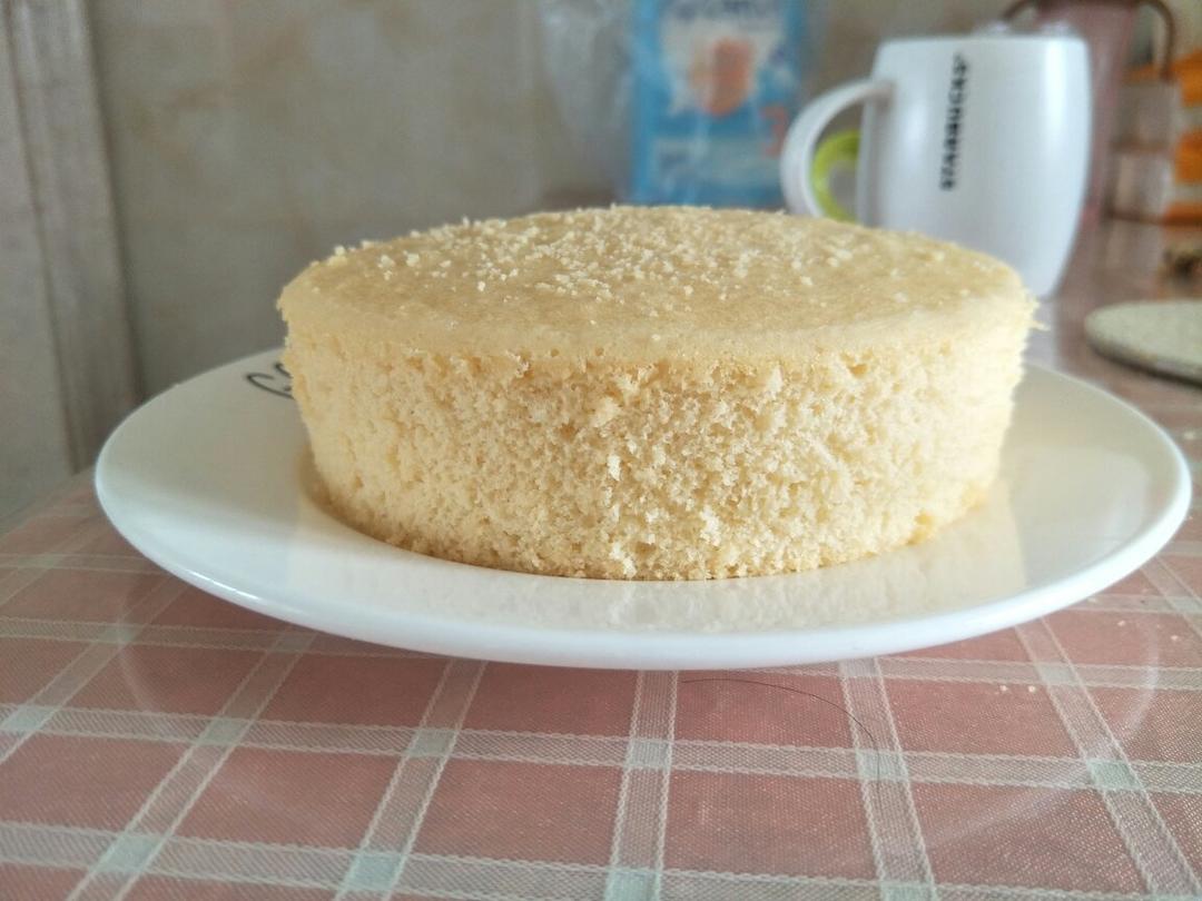 全蛋法打发原味海绵杯子蛋糕