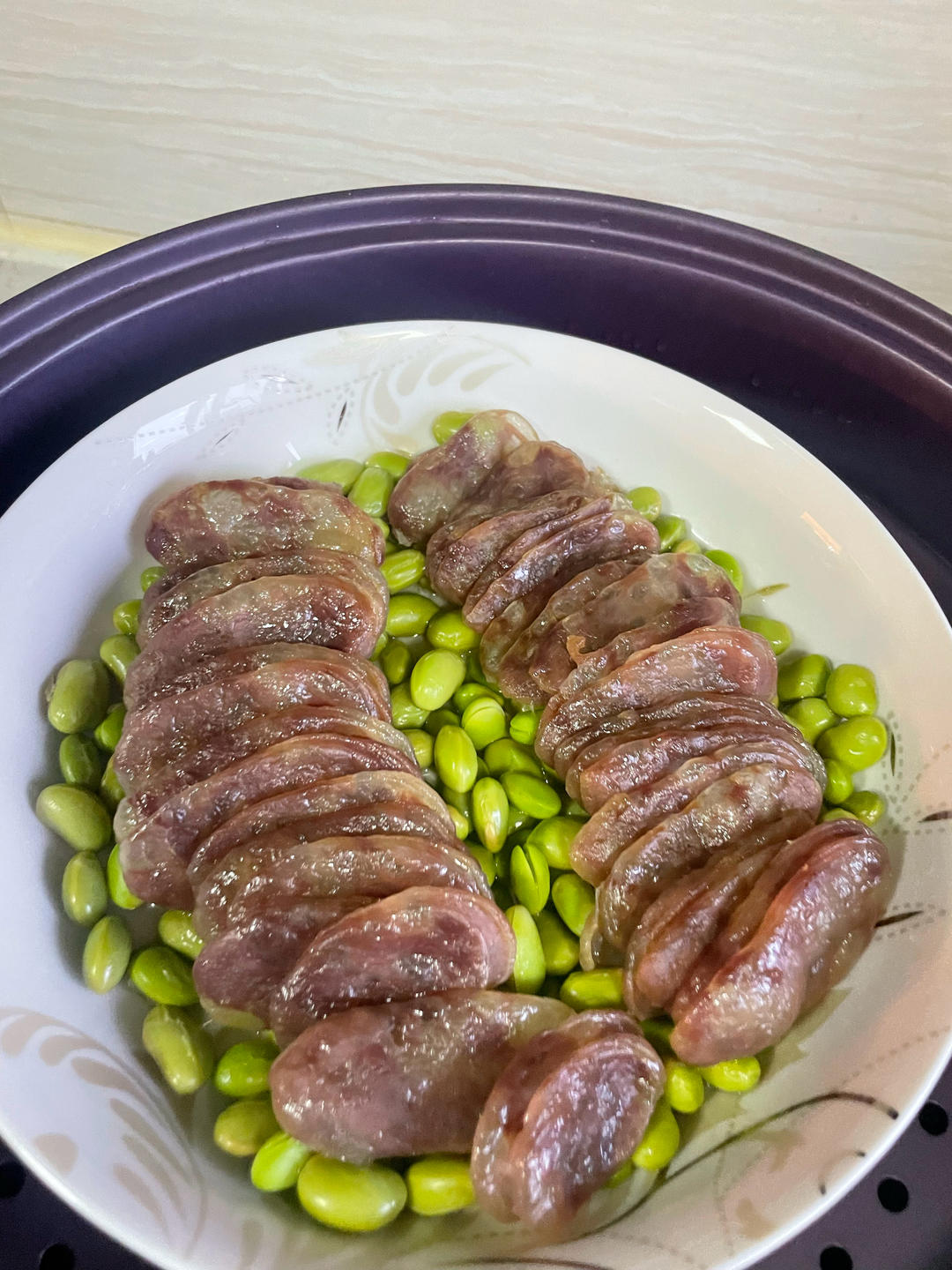 香肠蒸毛豆米（超级美味又简单）