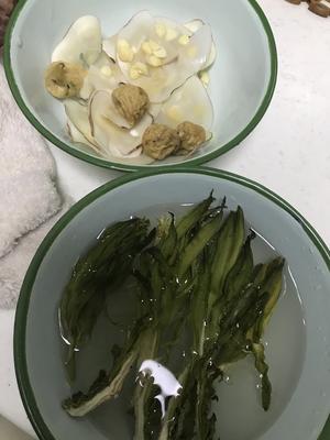 霸王花苹果海底椰无花果南杏煲猪骨汤的做法 步骤3