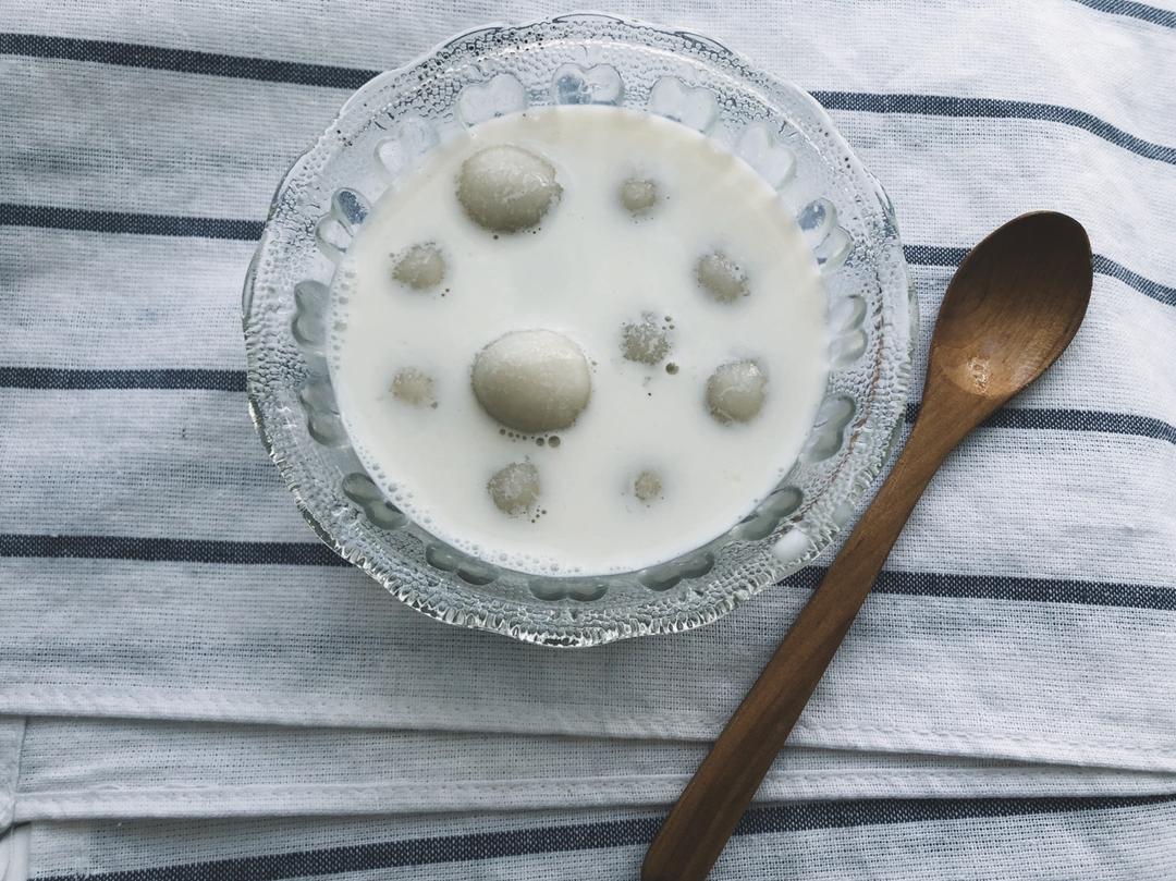 牛奶煮汤圆