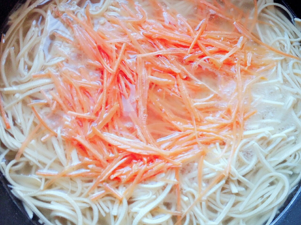 超快手的凉拌豆皮（千张）木耳黄瓜胡萝卜丝的做法 步骤5