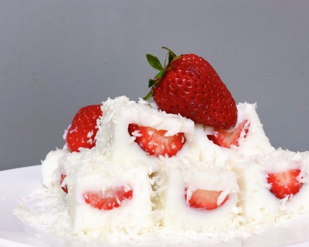 高颜值草莓奶冻🍓5分钟快手小甜品的做法