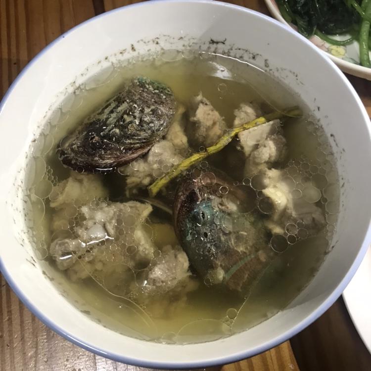 铁皮石斛鲍鱼排骨汤的做法