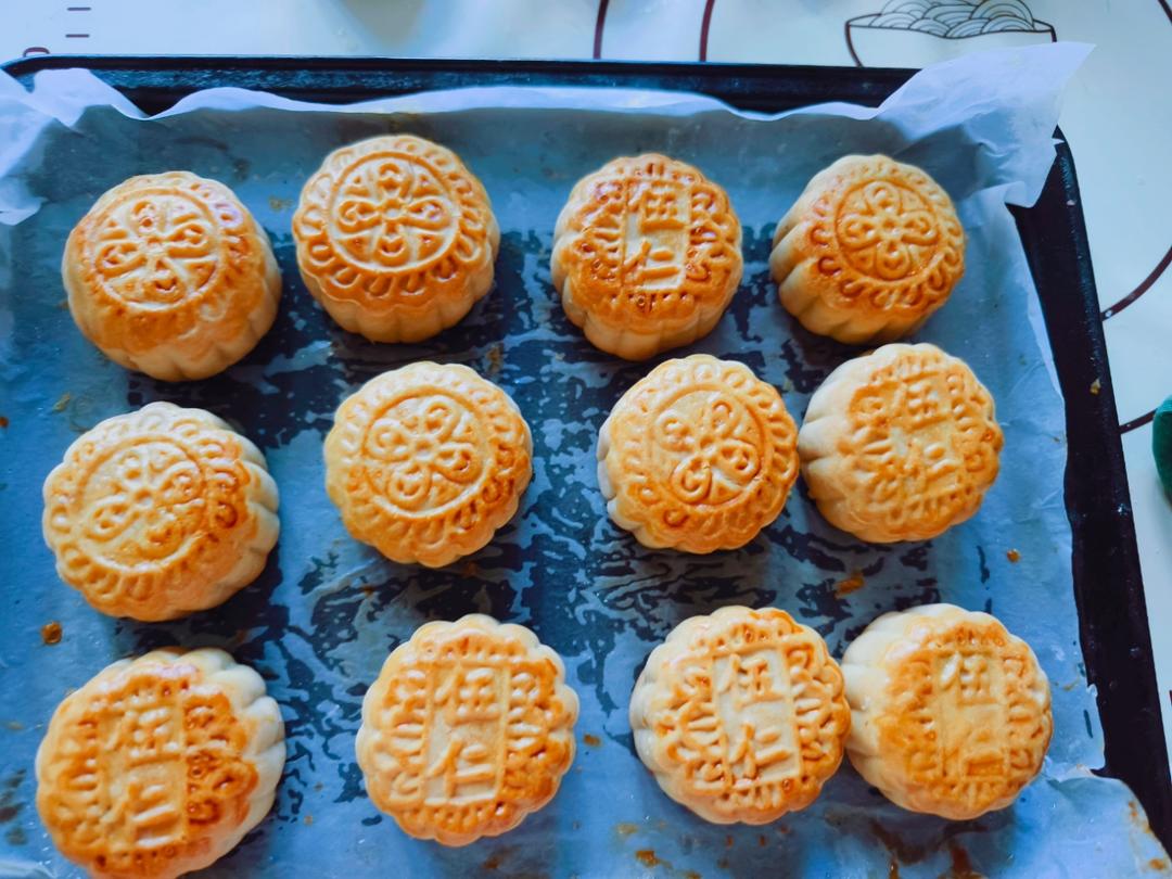 广式月饼—蛋黄莲蓉月饼