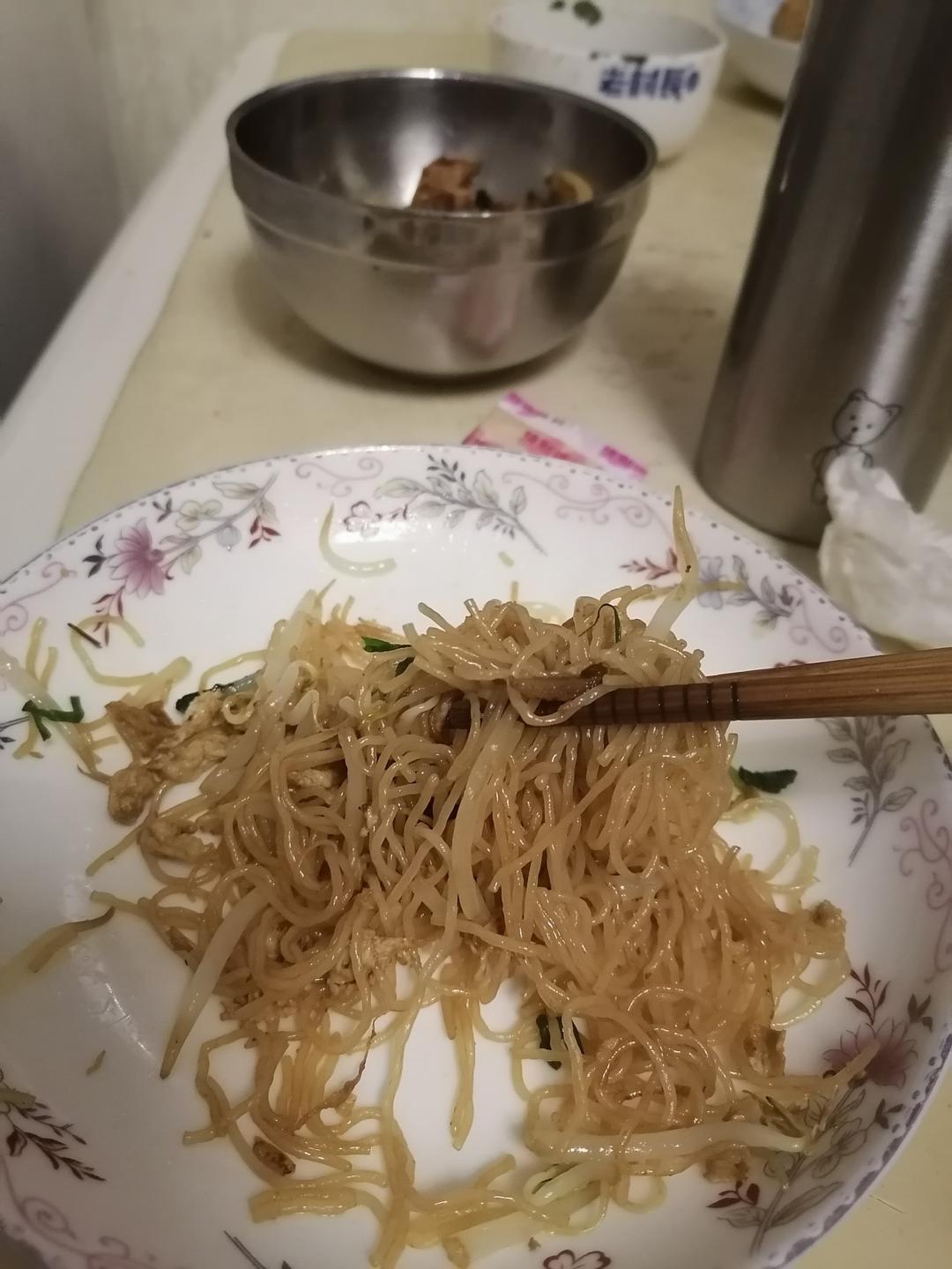 厨师长教你：“鸡蛋炒米粉”的家常做法，满满的小技巧，先收藏了