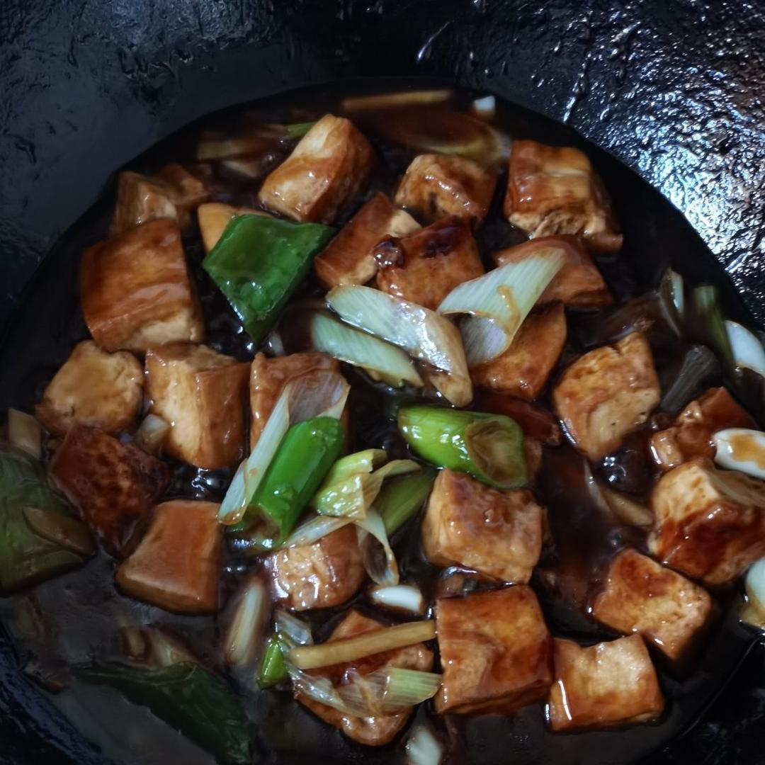 做法简单用料少，超级下饭的葱烧豆腐