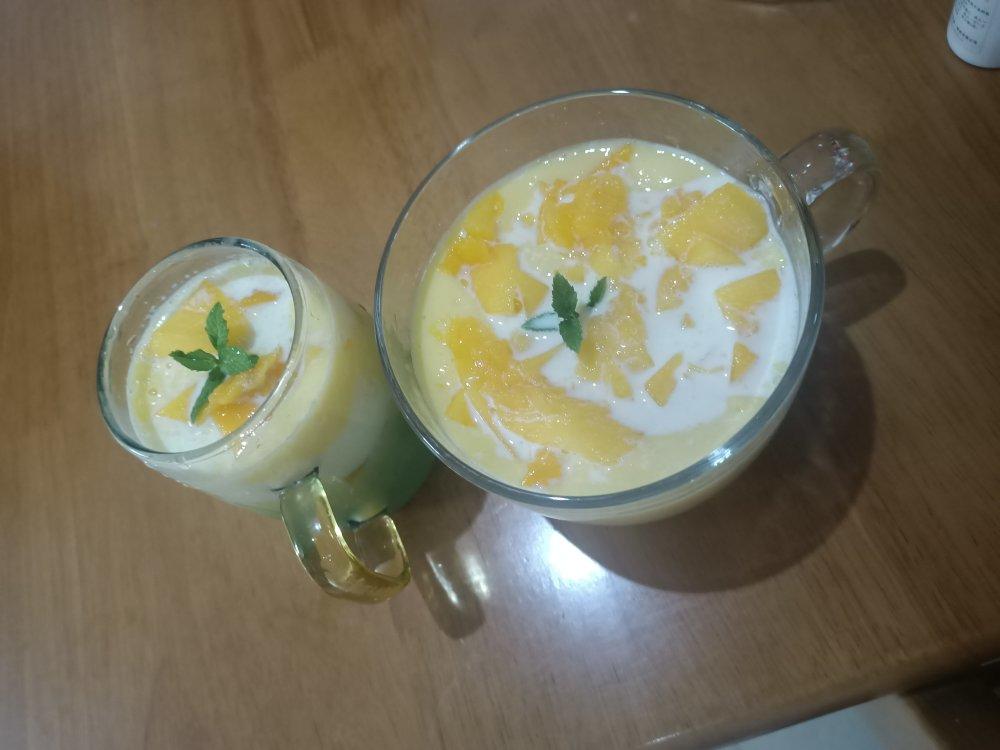 最简单的夏日凉品芒果奶昔