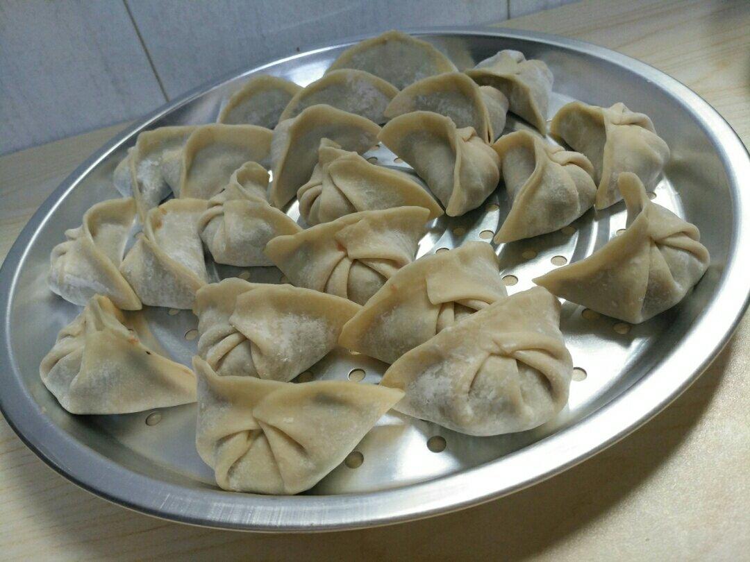 芹菜冬菇木耳猪肉饺