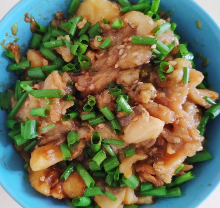 葱油版土豆拌茄子的做法