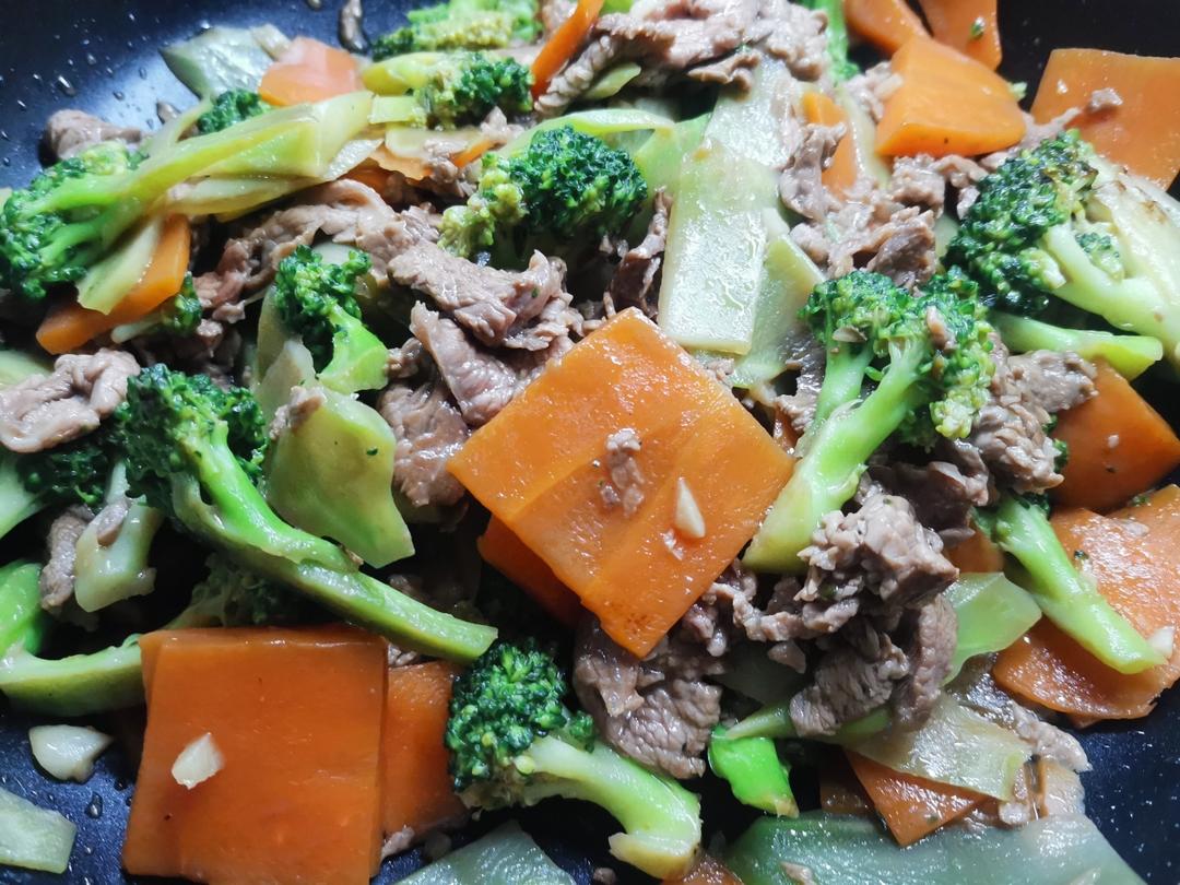 牛肉炒西兰花（可做健身餐）