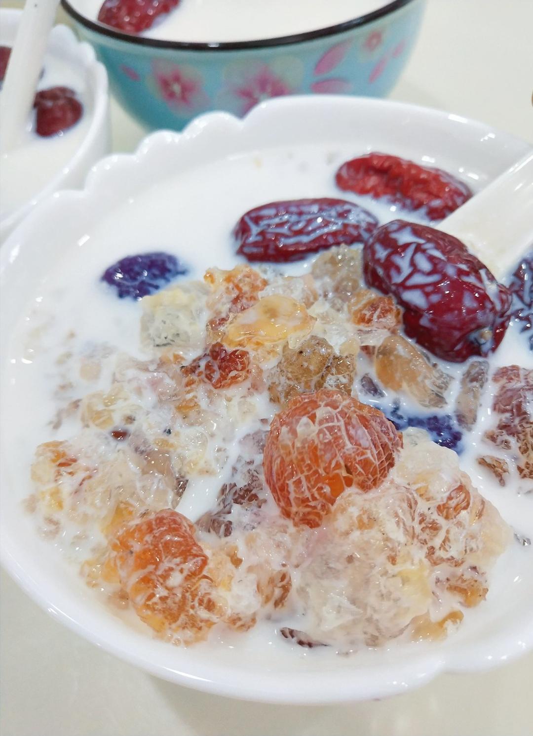 lanmiaoyuan520做的减肥也可以吃甜品牛奶炖桃胶