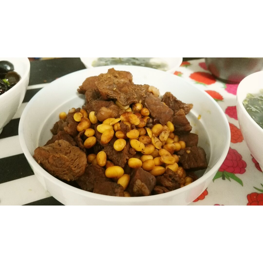 黄豆闷牛腩