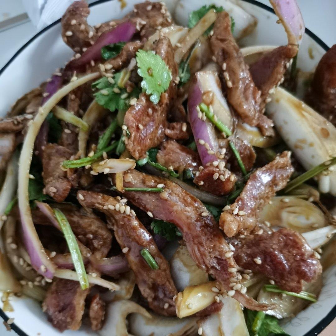 【洋葱拌脂渣】青岛本地特色啤酒🍺搭子