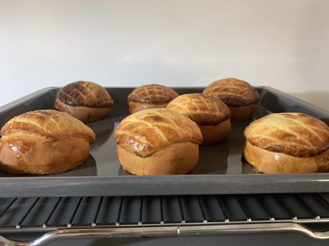 好吃到炸裂的港式菠萝包（附带制作酥皮的小视频）