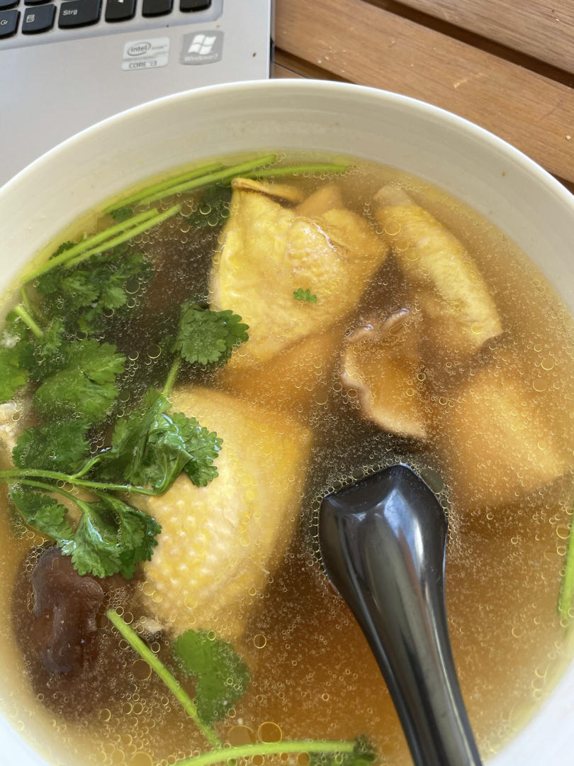 奶奶教的鲜香肥美香菇炖鸡汤