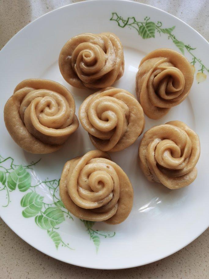 hhmm07做的奶香红玫瑰花卷之红红火火年夜饭