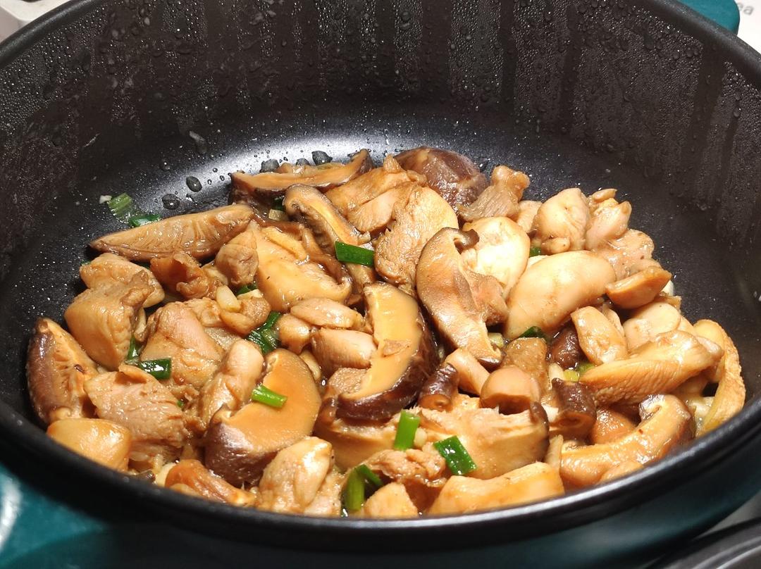 蘑菇滑鸡（香菇滑鸡）