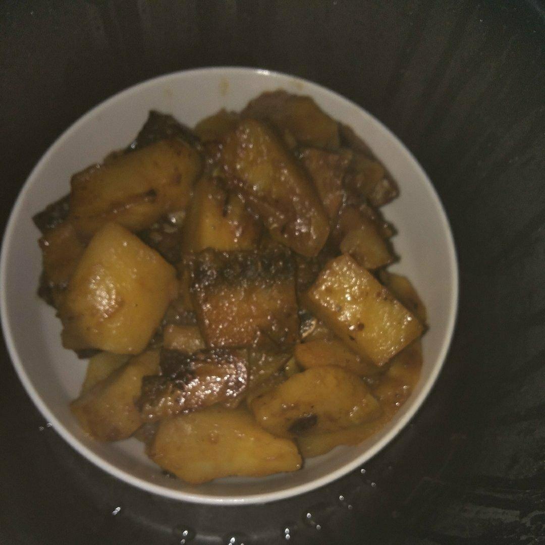 美味鲅鱼干炖土豆