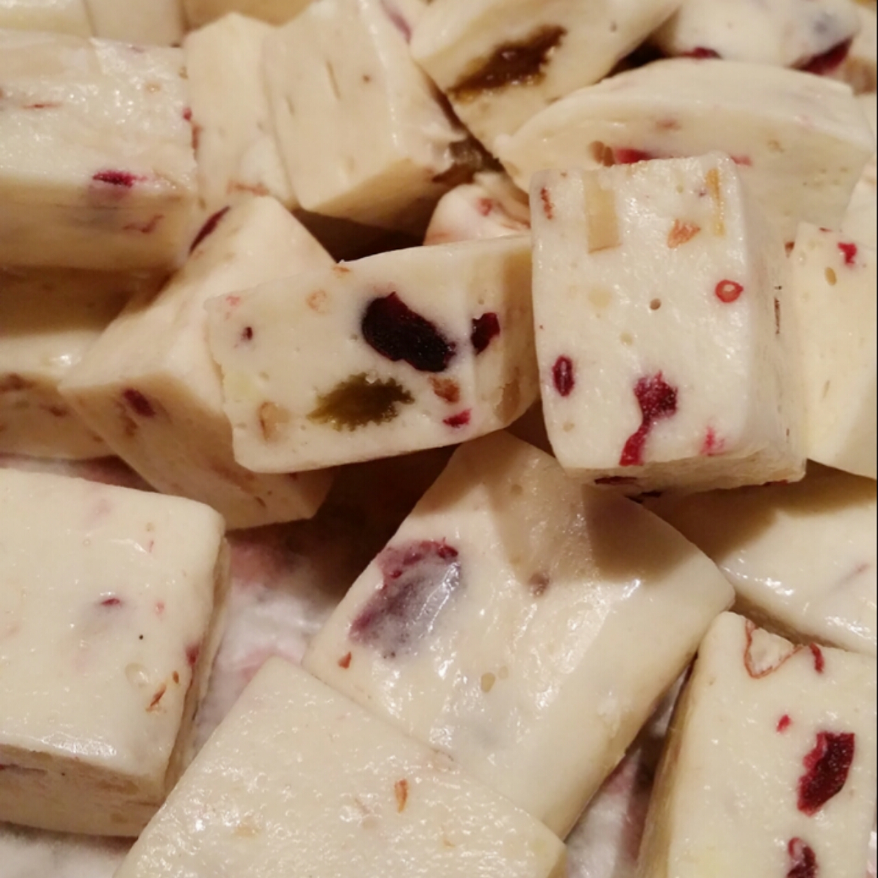 视频：用棉花糖制作超级好吃的杏仁蔓越莓牛轧糖