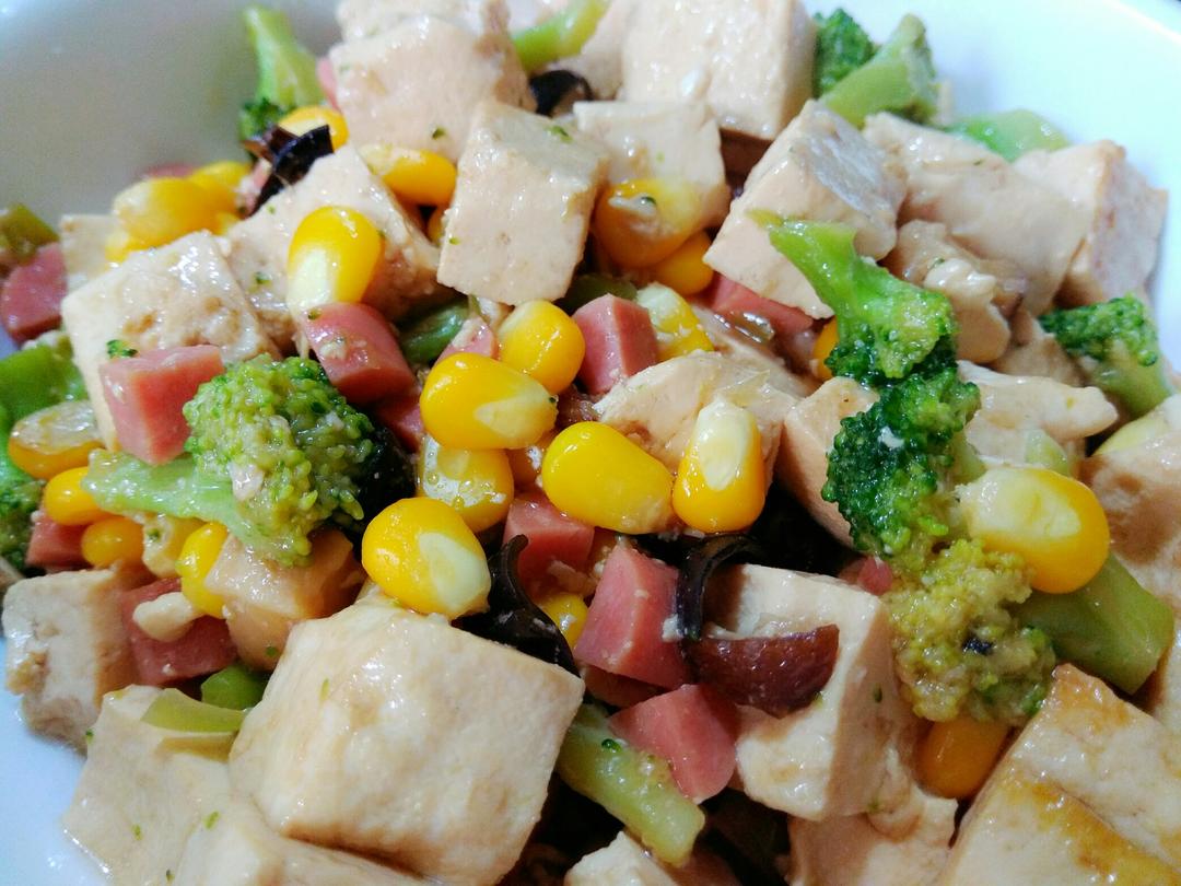 哆啦小美做的家常五彩豆腐